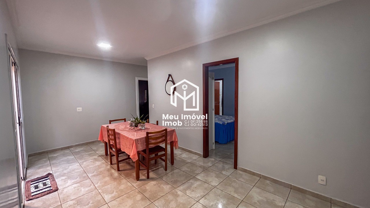 Imperdível casa de 4 quartos com 3 suítes em Taguatinga Sul - QSD 39 próximo ao metrô! 268m², 2 salas, 5 banheiros e 2 vagas.