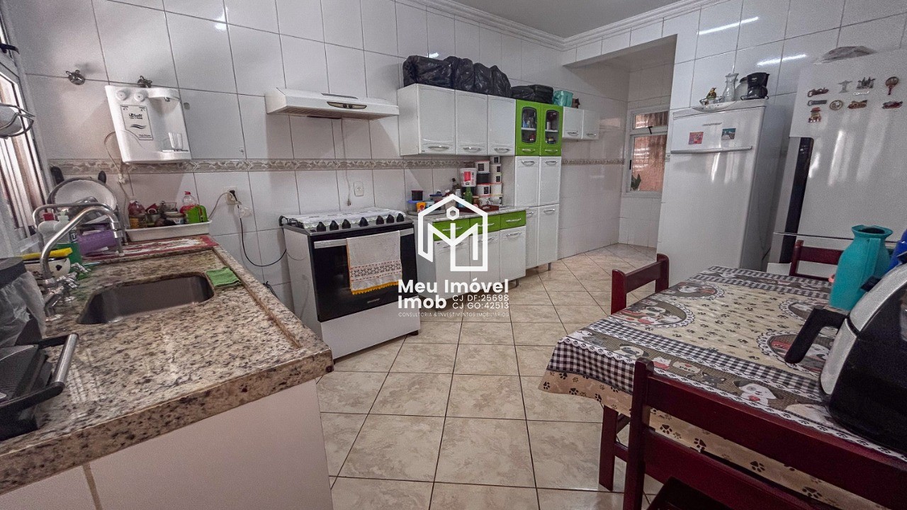 Imperdível casa de 4 quartos com 3 suítes em Taguatinga Sul - QSD 39 próximo ao metrô! 268m², 2 salas, 5 banheiros e 2 vagas.