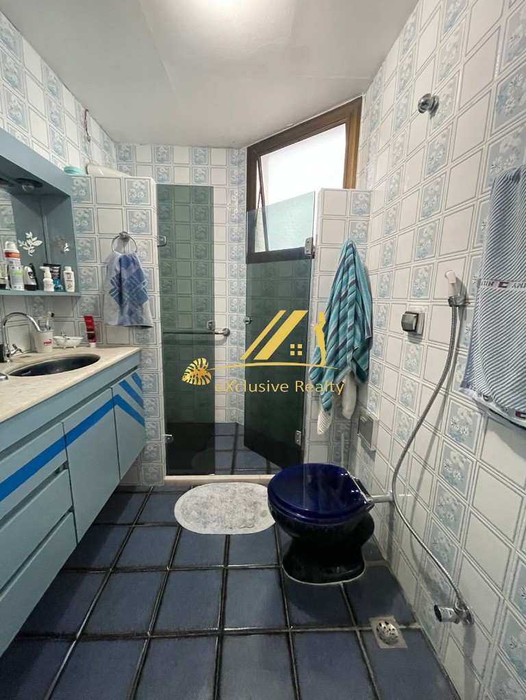 Edf. Lisboa, apartamento 183m2, 4 quartos, varanda, lavabo e dependência completa! Ventilado. 3 vagas de garagem. Prédio recém reformado!