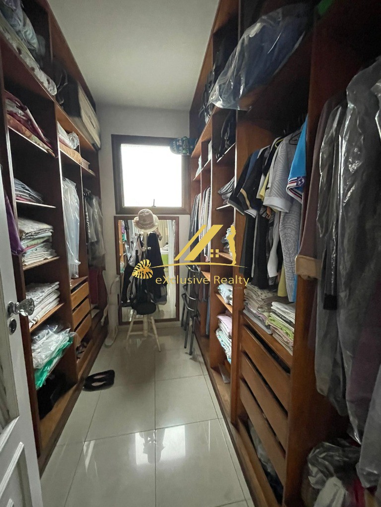 Edf. Lisboa, apartamento 183m2, 4 quartos, varanda, lavabo e dependência completa! Ventilado. 3 vagas de garagem. Prédio recém reformado!