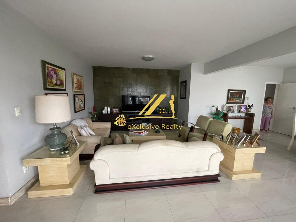 Edf. Lisboa, apartamento 183m2, 4 quartos, varanda, lavabo e dependência completa! Ventilado. 3 vagas de garagem. Prédio recém reformado!