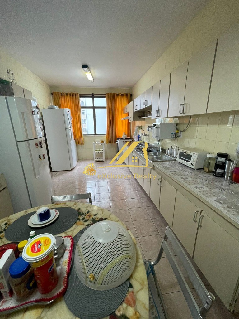 Edf. Lisboa, apartamento 183m2, 4 quartos, varanda, lavabo e dependência completa! Ventilado. 3 vagas de garagem. Prédio recém reformado!