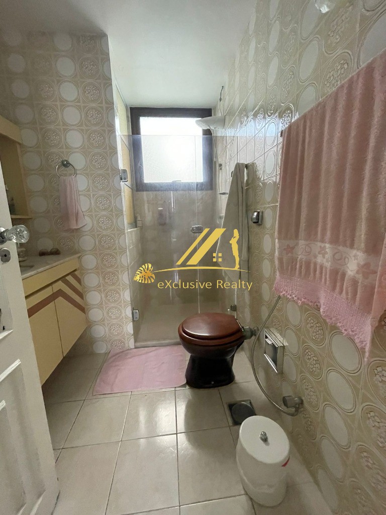 Edf. Lisboa, apartamento 183m2, 4 quartos, varanda, lavabo e dependência completa! Ventilado. 3 vagas de garagem. Prédio recém reformado!