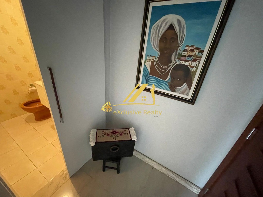 Edf. Lisboa, apartamento 183m2, 4 quartos, varanda, lavabo e dependência completa! Ventilado. 3 vagas de garagem. Prédio recém reformado!