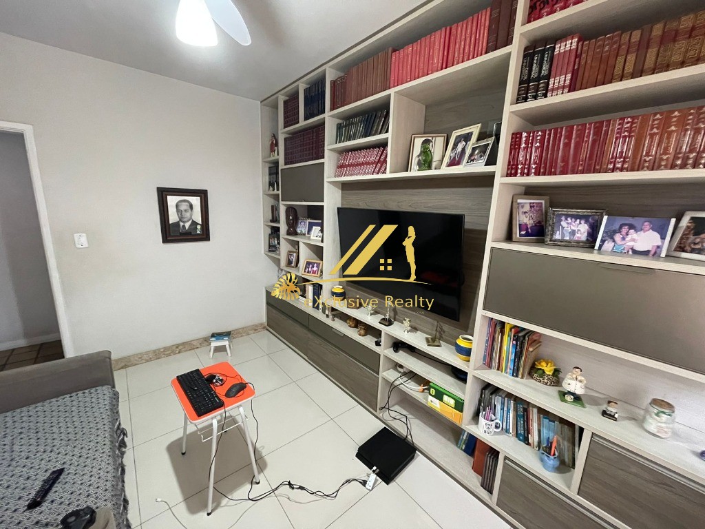 Edf. Lisboa, apartamento 183m2, 4 quartos, varanda, lavabo e dependência completa! Ventilado. 3 vagas de garagem. Prédio recém reformado!