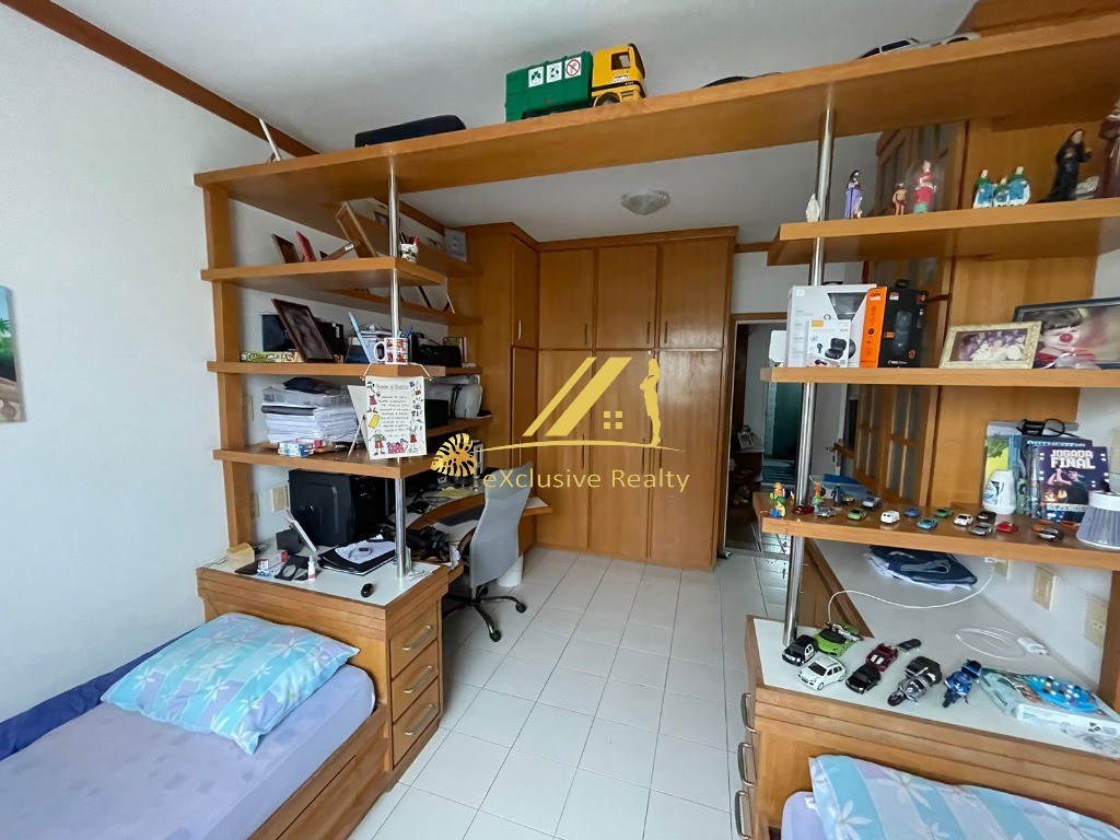 Edf. Lisboa, apartamento 183m2, 4 quartos, varanda, lavabo e dependência completa! Ventilado. 3 vagas de garagem. Prédio recém reformado!