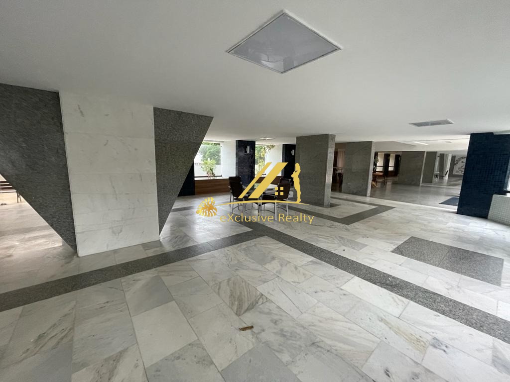 Edf. Lisboa, apartamento 183m2, 4 quartos, varanda, lavabo e dependência completa! Ventilado. 3 vagas de garagem. Prédio recém reformado!