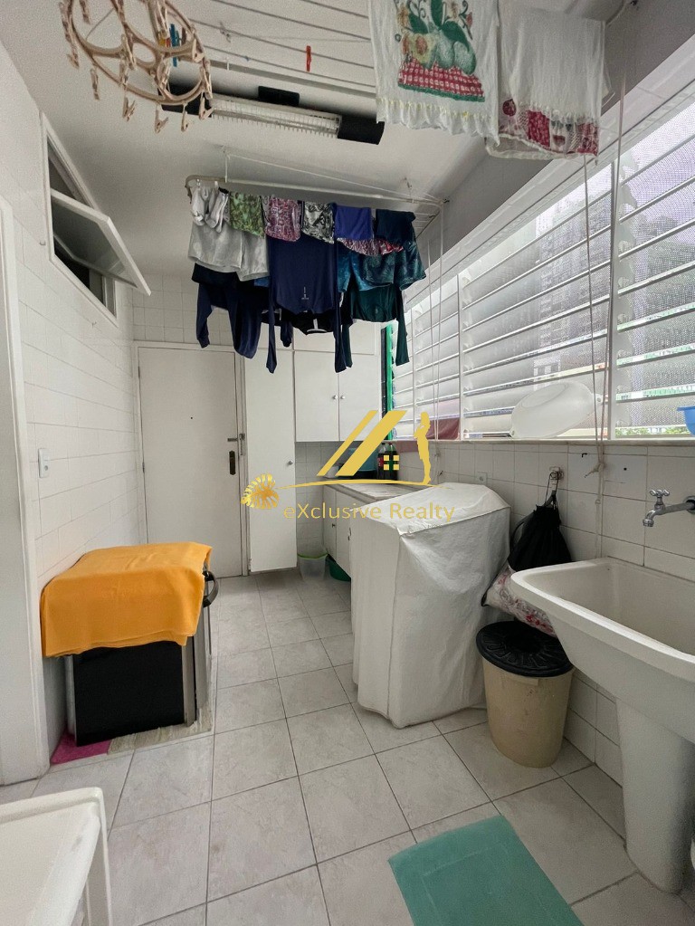Edf. Lisboa, apartamento 183m2, 4 quartos, varanda, lavabo e dependência completa! Ventilado. 3 vagas de garagem. Prédio recém reformado!