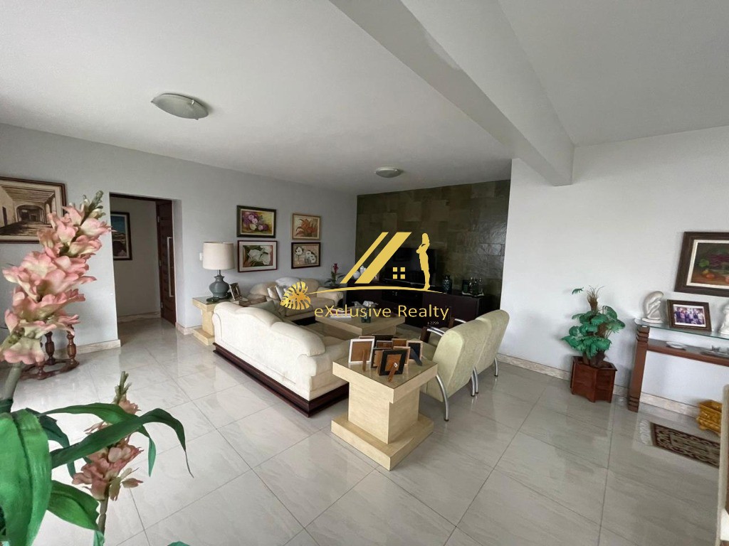 Edf. Lisboa, apartamento 183m2, 4 quartos, varanda, lavabo e dependência completa! Ventilado. 3 vagas de garagem. Prédio recém reformado!