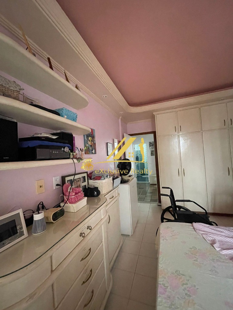 Edf. Lisboa, apartamento 183m2, 4 quartos, varanda, lavabo e dependência completa! Ventilado. 3 vagas de garagem. Prédio recém reformado!