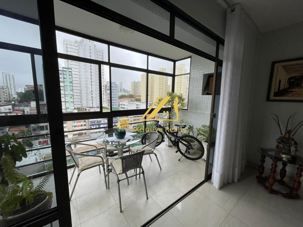 Edf. Lisboa, apartamento 183m2, 4 quartos, varanda, lavabo e dependência completa! Ventilado. 3 vagas de garagem. Prédio recém reformado!