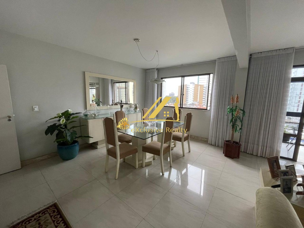 Edf. Lisboa, apartamento 183m2, 4 quartos, varanda, lavabo e dependência completa! Ventilado. 3 vagas de garagem. Prédio recém reformado!