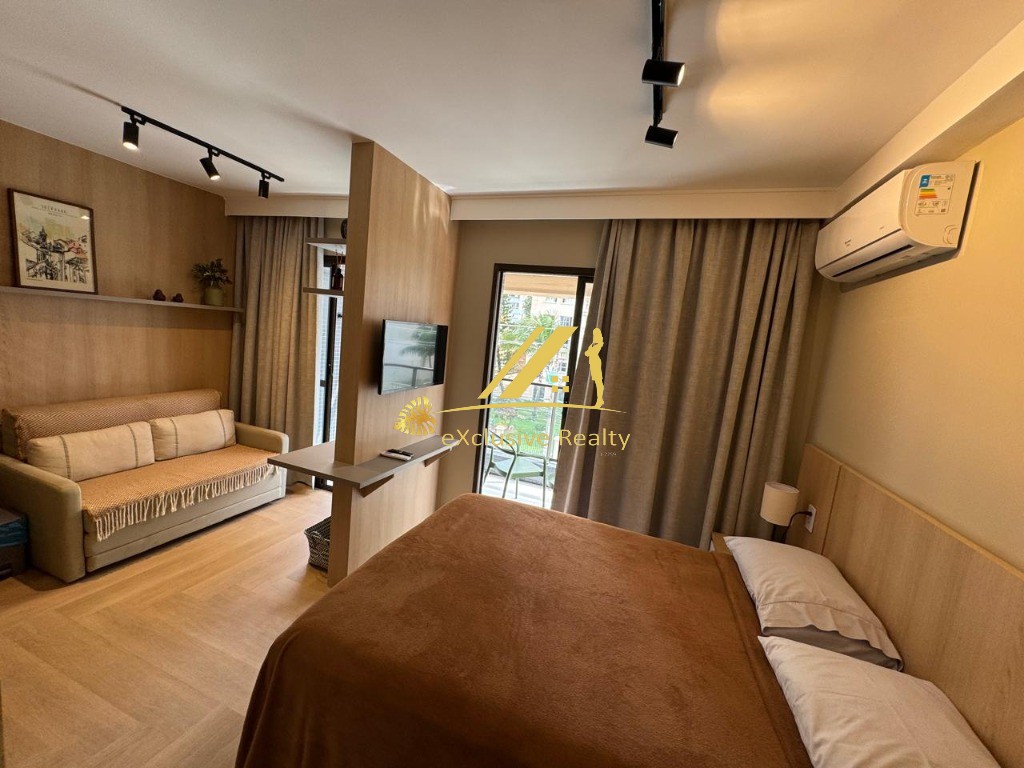 Apartamento quarto e sala com varanda, 31m2, finamente decorado e mobiliado. House Pituba. Nascente, andar baixo, rooftop com vista mar! Vaga rotativa