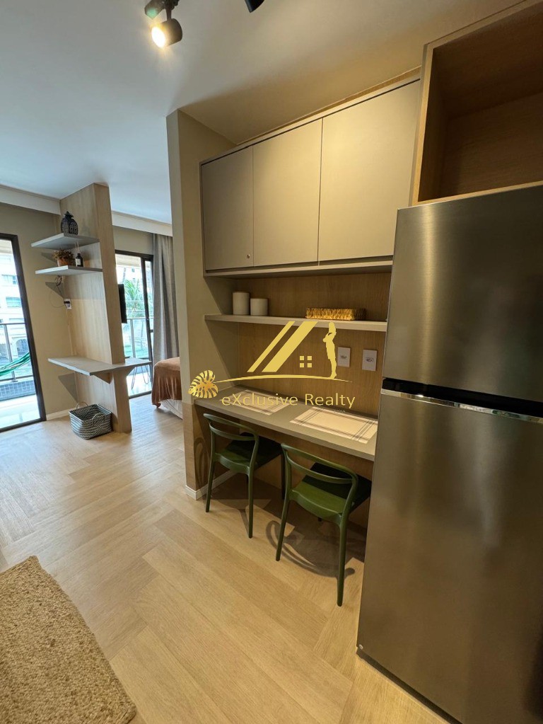 Apartamento quarto e sala com varanda, 31m2, finamente decorado e mobiliado. House Pituba. Nascente, andar baixo, rooftop com vista mar! Vaga rotativa