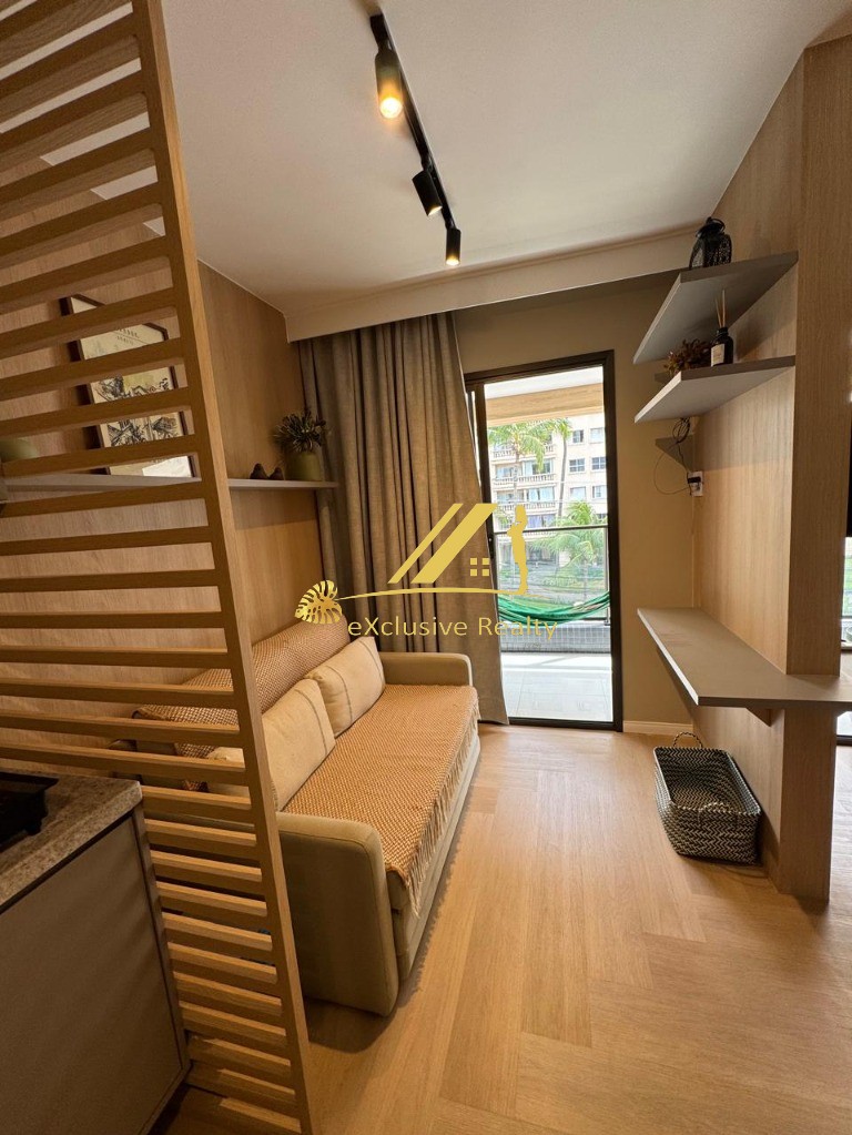 Apartamento quarto e sala com varanda, 31m2, finamente decorado e mobiliado. House Pituba. Nascente, andar baixo, rooftop com vista mar! Vaga rotativa