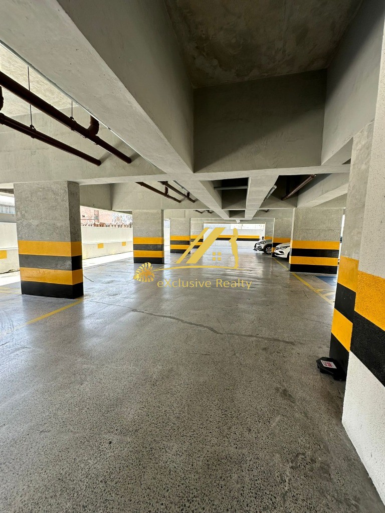 Apartamento quarto e sala com varanda, 31m2, finamente decorado e mobiliado. House Pituba. Nascente, andar baixo, rooftop com vista mar! Vaga rotativa