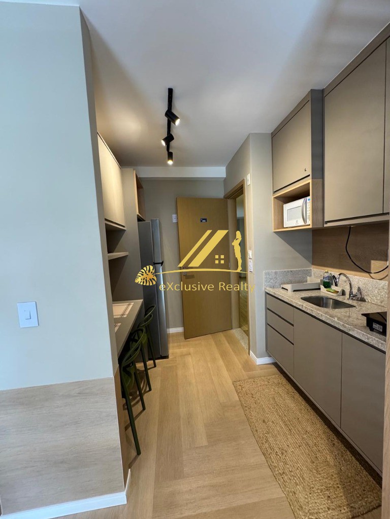 Apartamento quarto e sala com varanda, 31m2, finamente decorado e mobiliado. House Pituba. Nascente, andar baixo, rooftop com vista mar! Vaga rotativa