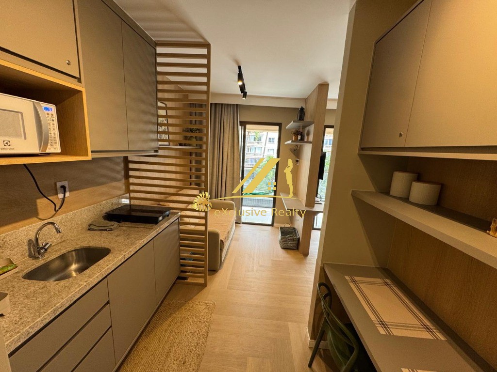Apartamento quarto e sala com varanda, 31m2, finamente decorado e mobiliado. House Pituba. Nascente, andar baixo, rooftop com vista mar! Vaga rotativa
