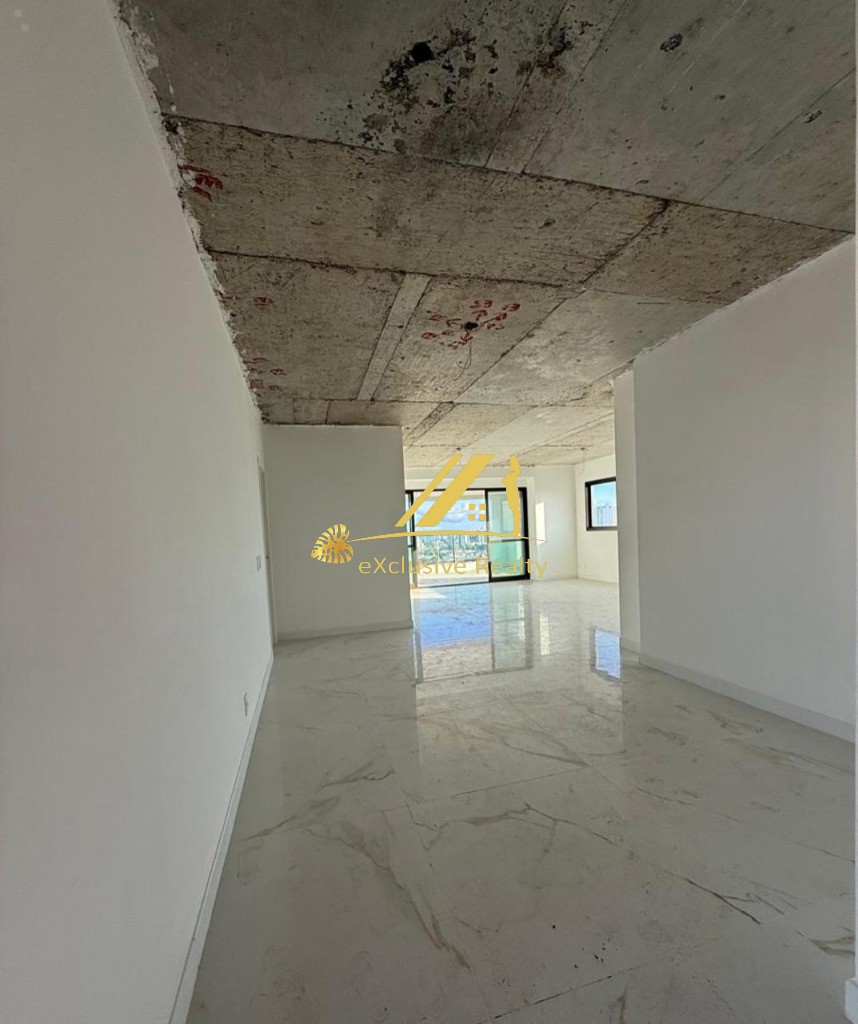 OPORTUNIDADE Mansão Unique, 4 suítes, 212 m2, no Caminho das Árvores! Andar alto com vista incrível para o mar, 3 vagas de garagem. 1 por andar