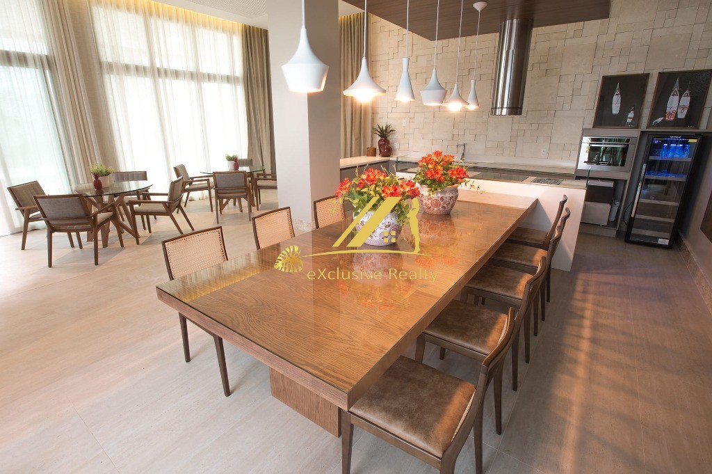 OPORTUNIDADE: Condomínio D'azur, Apartamento 4 suítes, andar alto, com vista espetacular para o mar. 242,09m2. Na Orla de Jaguaribe. Luxo total.