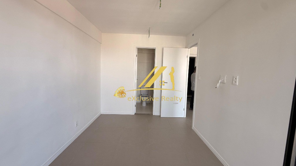 Barra Signature: Apartamento quarto e sala, 36m2, andar super alto com vista permanente para o mar, bem para o Farol da Barra. A 400m da praia. 1 vaga