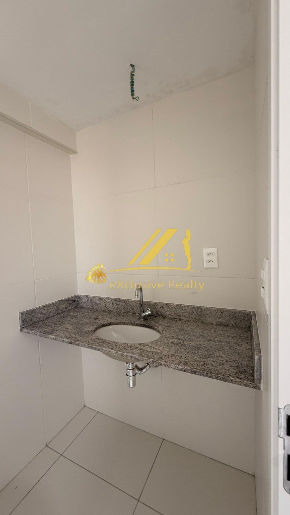 Barra Signature: Apartamento quarto e sala, 36m2, andar super alto com vista permanente para o mar, bem para o Farol da Barra. A 400m da praia. 1 vaga