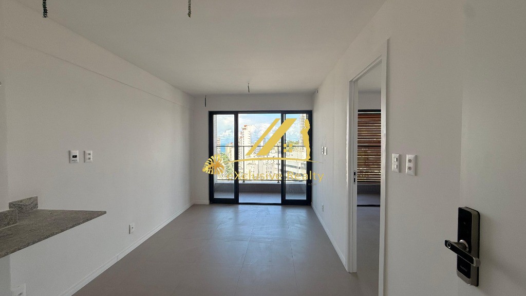 Barra Signature: Apartamento quarto e sala, 36m2, andar super alto com vista permanente para o mar, bem para o Farol da Barra. A 400m da praia. 1 vaga