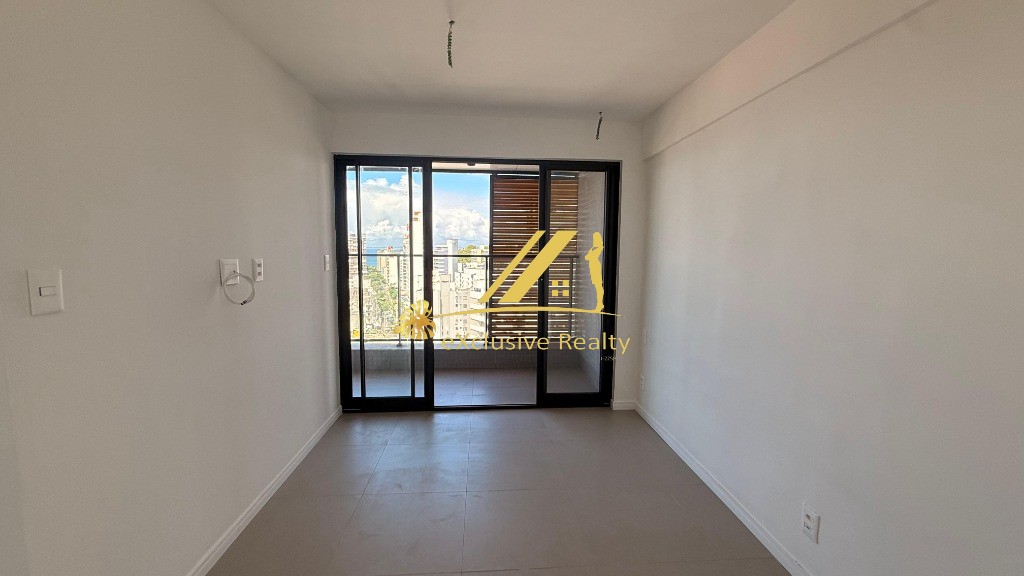 Barra Signature: Apartamento quarto e sala, 36m2, andar super alto com vista permanente para o mar, bem para o Farol da Barra. A 400m da praia. 1 vaga