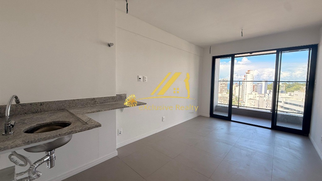 Barra Signature: Apartamento quarto e sala, 36m2, andar super alto com vista permanente para o mar, bem para o Farol da Barra. A 400m da praia. 1 vaga