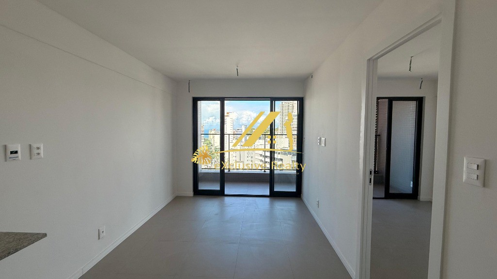 Barra Signature: Apartamento quarto e sala, 36m2, andar super alto com vista permanente para o mar, bem para o Farol da Barra. A 400m da praia. 1 vaga