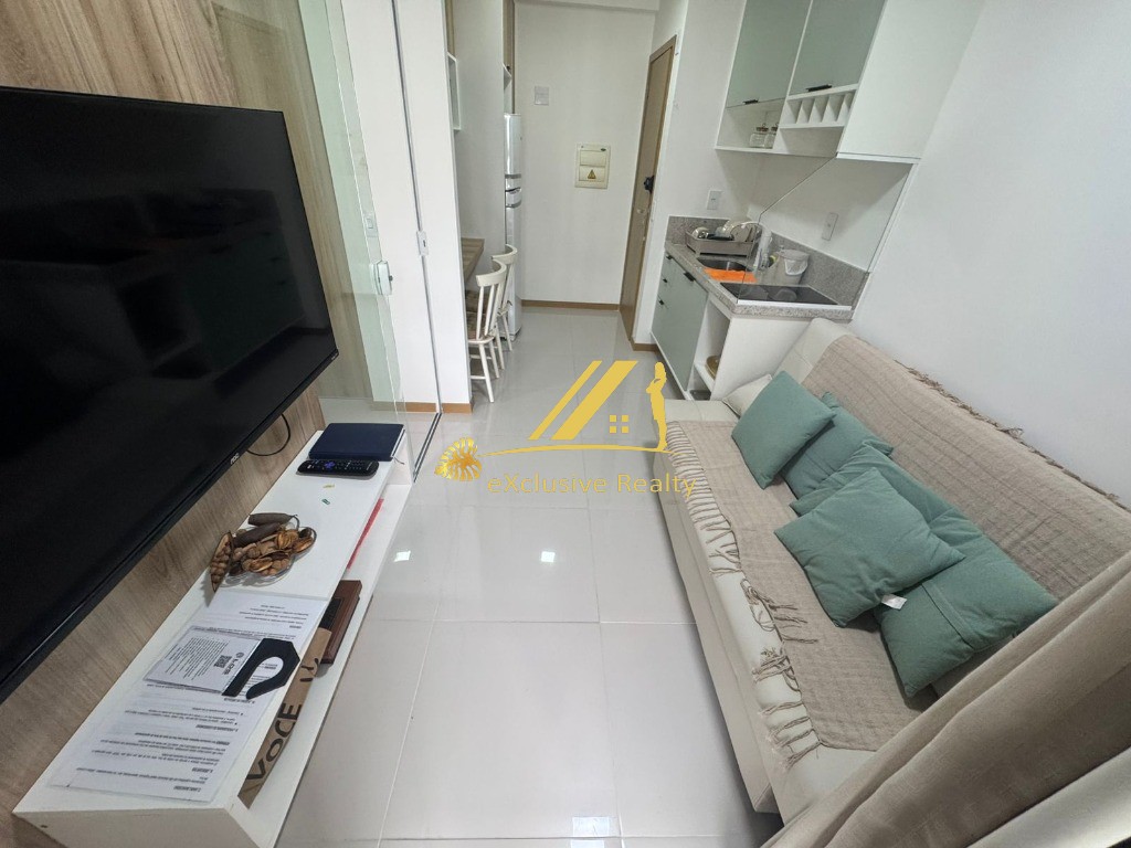 House Ondina: Quarto e sala com varanda, decorado e mobiliado para aluguel. 36,67m2 e 1 vaga de garagem. A 200m da praia, você faz tudo andando!