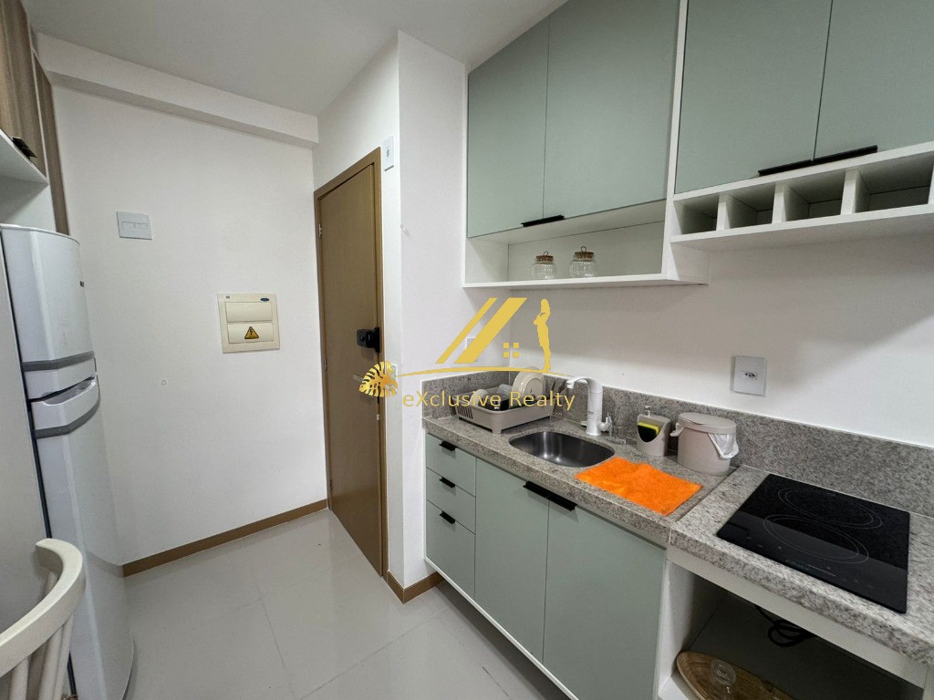 House Ondina: Quarto e sala com varanda, decorado e mobiliado para aluguel. 36,67m2 e 1 vaga de garagem. A 200m da praia, você faz tudo andando!