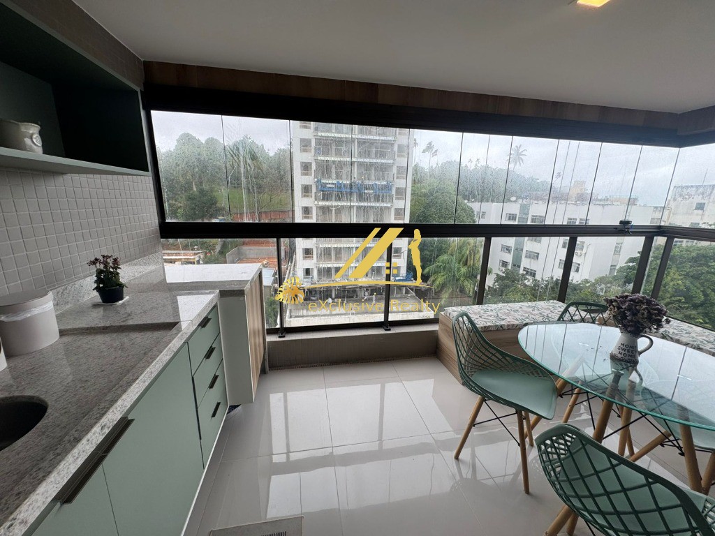 House Ondina: Quarto e sala com varanda, decorado e mobiliado para aluguel. 36,67m2 e 1 vaga de garagem. A 200m da praia, você faz tudo andando!