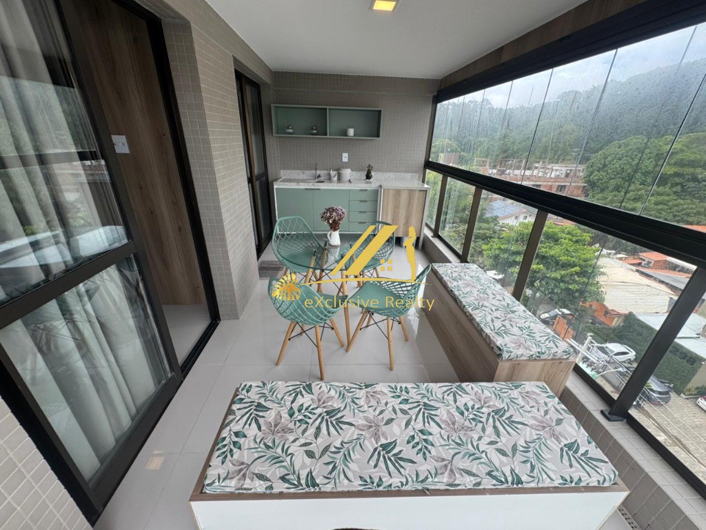 House Ondina: Quarto e sala com varanda, decorado e mobiliado para aluguel. 36,67m2 e 1 vaga de garagem. A 200m da praia, você faz tudo andando!