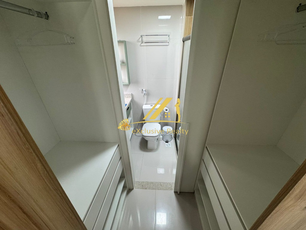 House Ondina: Quarto e sala com varanda, decorado e mobiliado para aluguel. 36,67m2 e 1 vaga de garagem. A 200m da praia, você faz tudo andando!