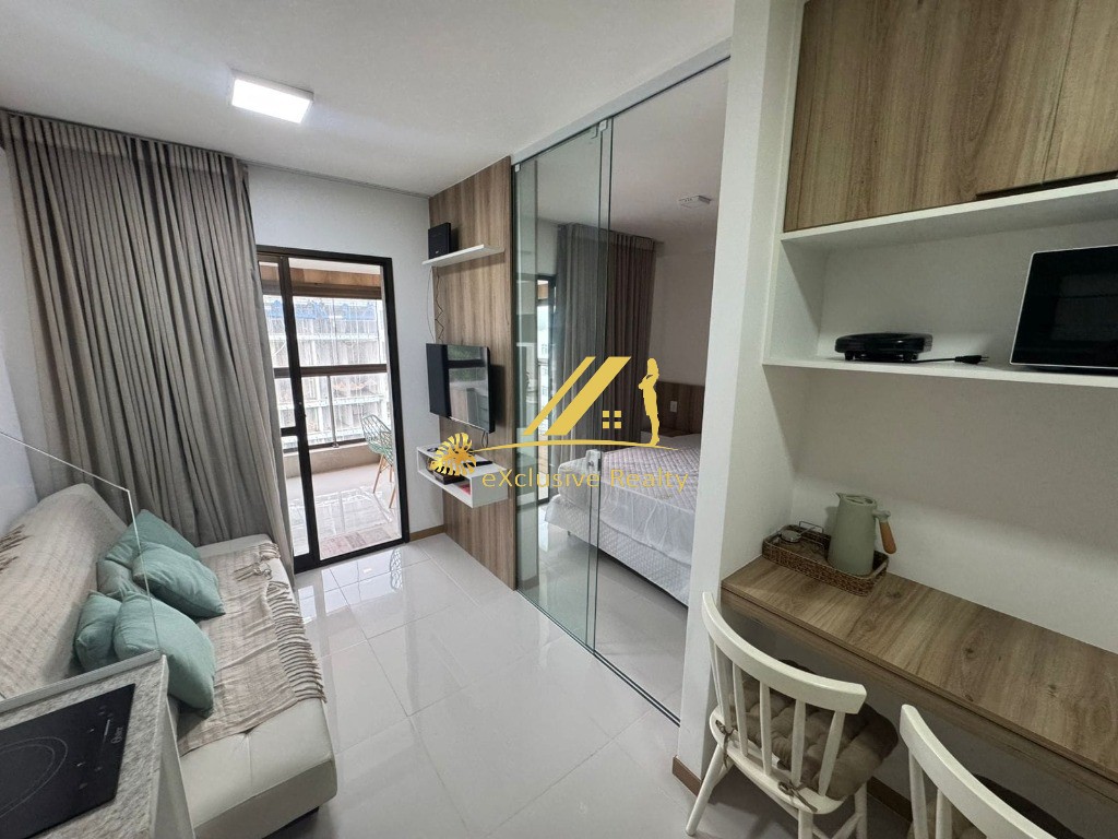 House Ondina: Quarto e sala com varanda, decorado e mobiliado para aluguel. 36,67m2 e 1 vaga de garagem. A 200m da praia, você faz tudo andando!