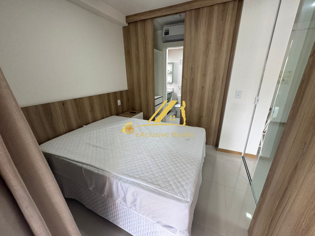 House Ondina: Quarto e sala com varanda, decorado e mobiliado para aluguel. 36,67m2 e 1 vaga de garagem. A 200m da praia, você faz tudo andando!