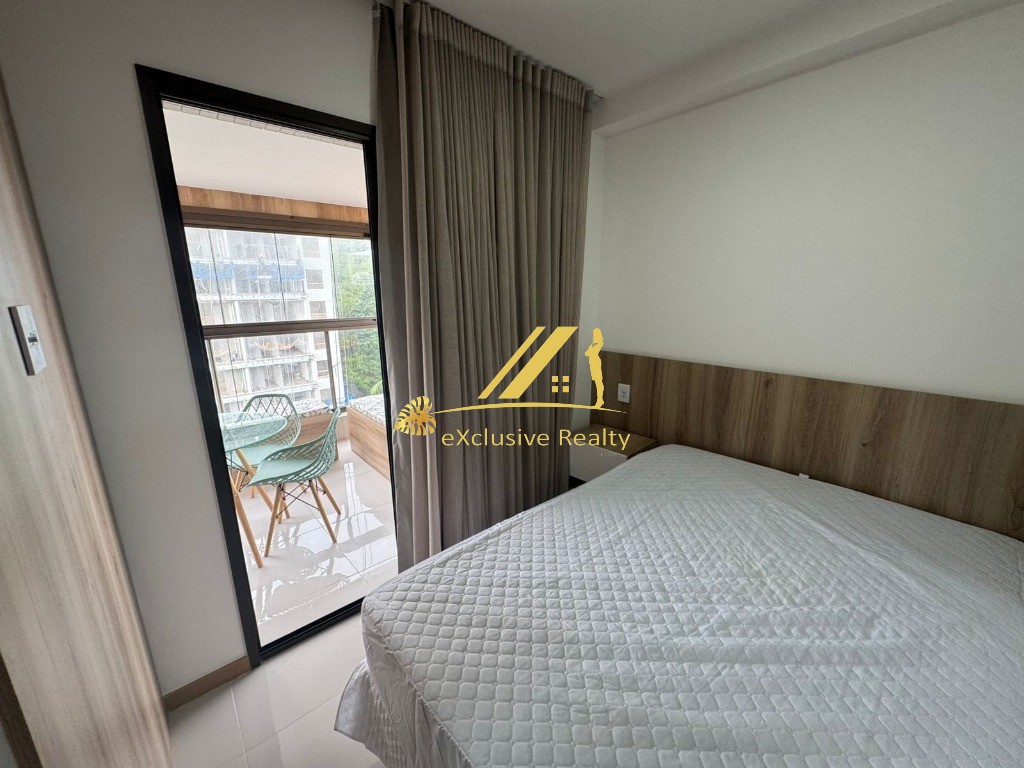 House Ondina: Quarto e sala com varanda, decorado e mobiliado para aluguel. 36,67m2 e 1 vaga de garagem. A 200m da praia, você faz tudo andando!
