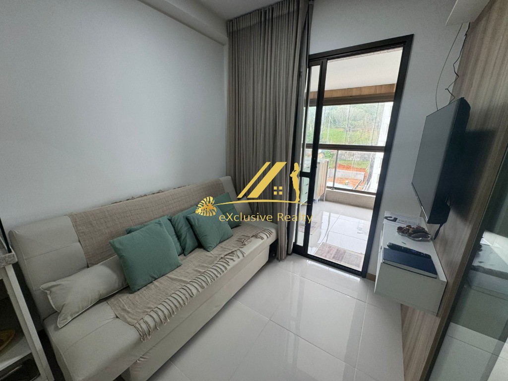 House Ondina: Quarto e sala com varanda, decorado e mobiliado para aluguel. 36,67m2 e 1 vaga de garagem. A 200m da praia, você faz tudo andando!