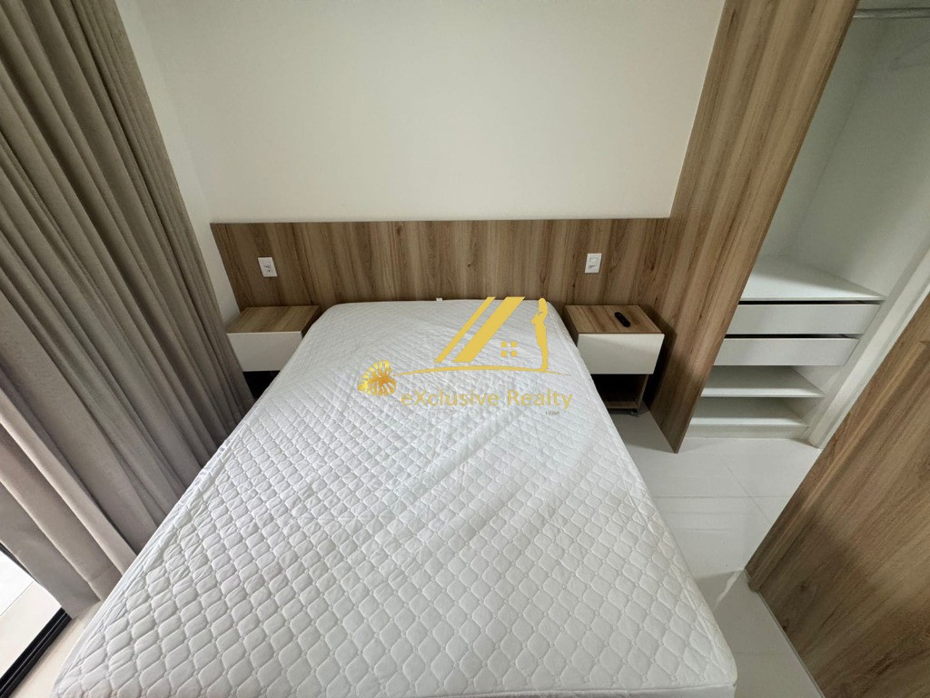 House Ondina: Quarto e sala com varanda, decorado e mobiliado para aluguel. 36,67m2 e 1 vaga de garagem. A 200m da praia, você faz tudo andando!