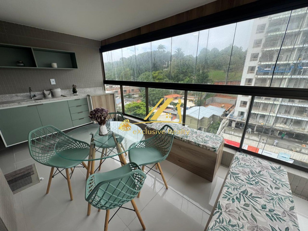 House Ondina: Quarto e sala com varanda, decorado e mobiliado para aluguel. 36,67m2 e 1 vaga de garagem. A 200m da praia, você faz tudo andando!