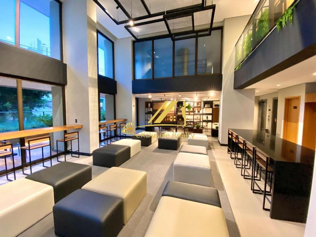 Studio no Único Barra charmoso, decorado e mobiliado. 24,25m2. Andar intermediário. Ventilado. Vaga rotativa. Prédio com rooftop, piscina vista mar