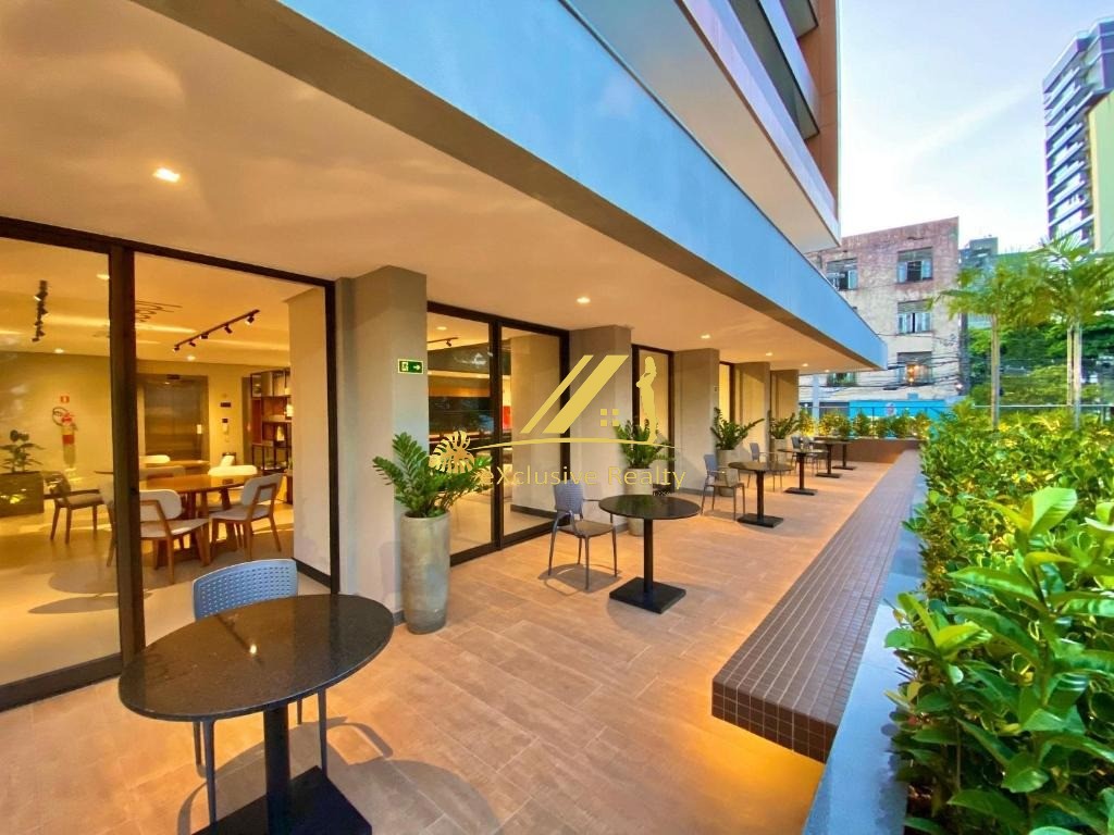 Studio no Único Barra charmoso, decorado e mobiliado. 24,25m2. Andar intermediário. Ventilado. Vaga rotativa. Prédio com rooftop, piscina vista mar
