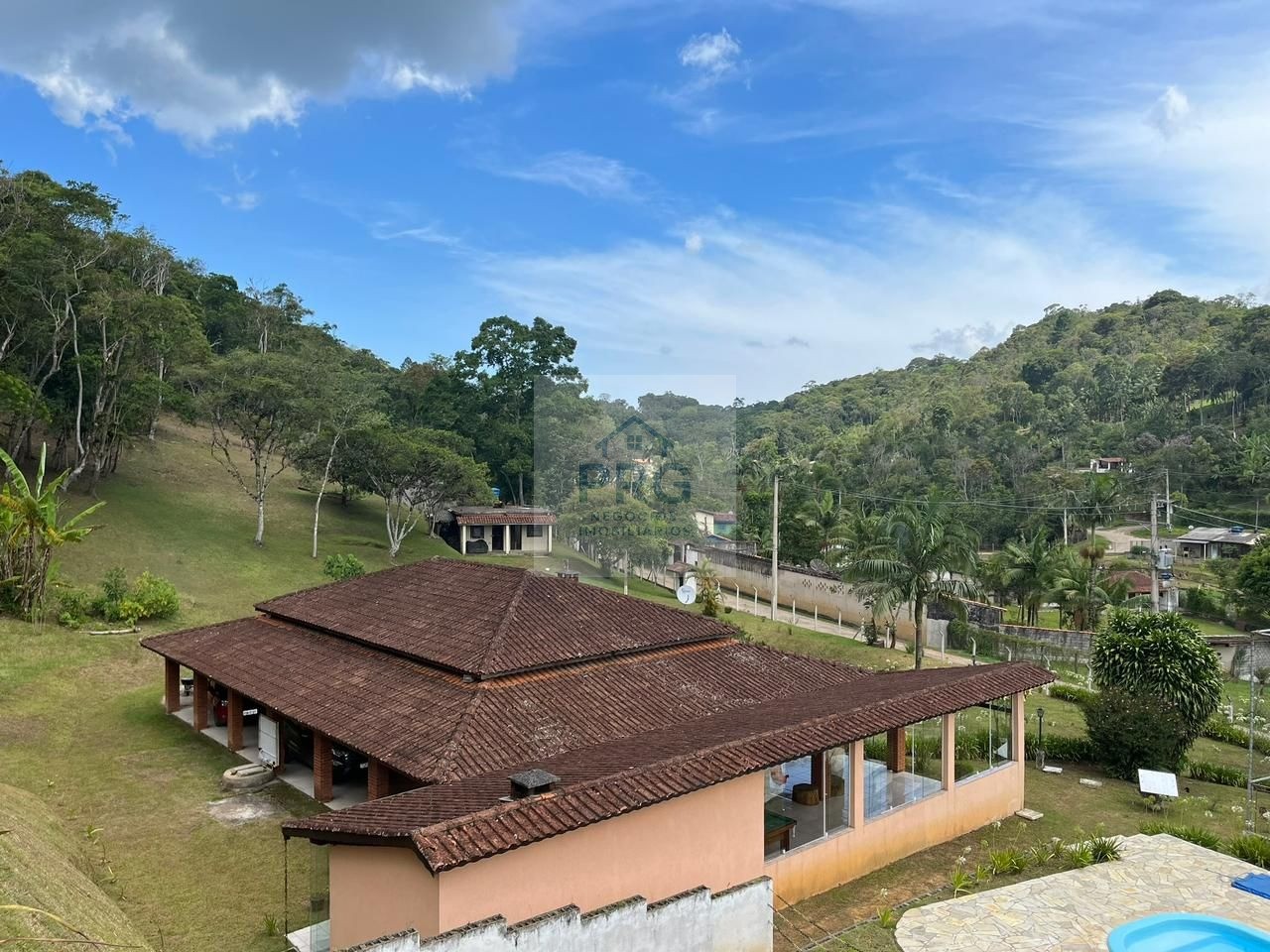 Chácara, 3 quartos, 7137 m² - Foto 1