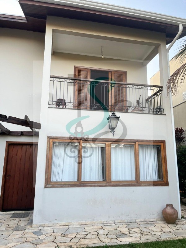 Casa, 4 quartos, 329 m² - Foto 1