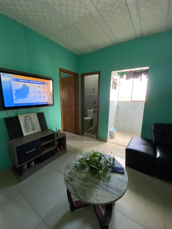 Excelente casa em contagem