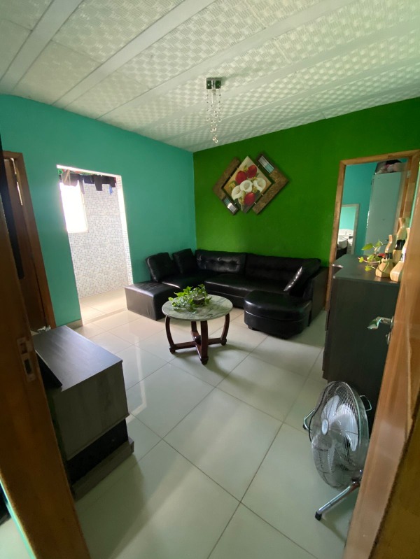 Excelente casa em contagem