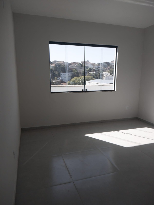 Linda casa em contagem