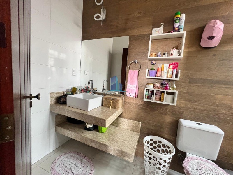 Espetacular casa à venda em Contagem-MG, Novo Eldorado: 4 quartos, 4 suítes, 3 salas, 6 banheiros, 4 vagas de garagem, 472,10 m².