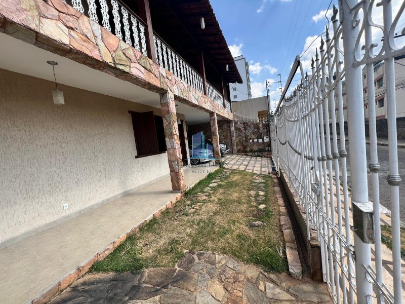 Espetacular casa à venda em Contagem-MG, Novo Eldorado: 4 quartos, 4 suítes, 3 salas, 6 banheiros, 4 vagas de garagem, 472,10 m².